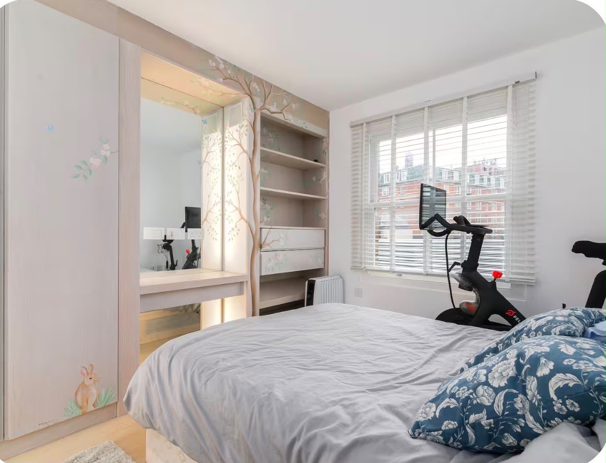 Managed property — bedroom with mirror and storage